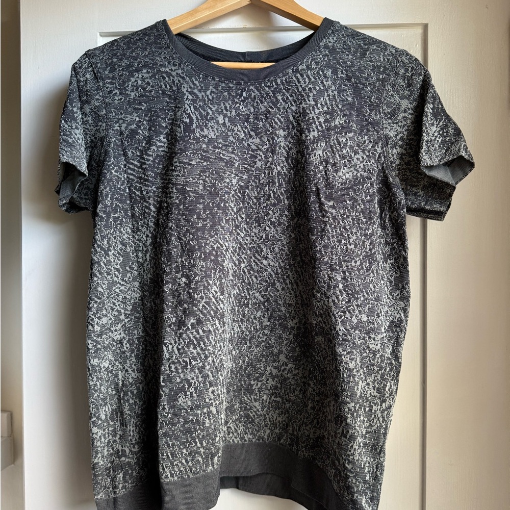 Lululemon Gray Short Sleeve T-Shirt